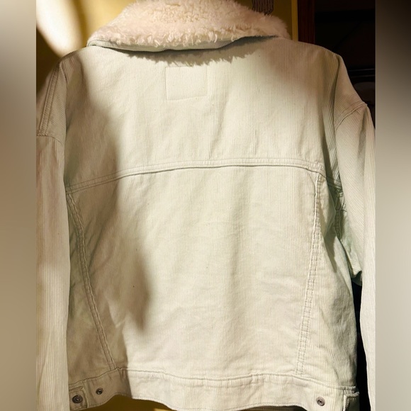 Levi’s Corduroy Sherpa Trucker Jacket - Picture 3 of 5